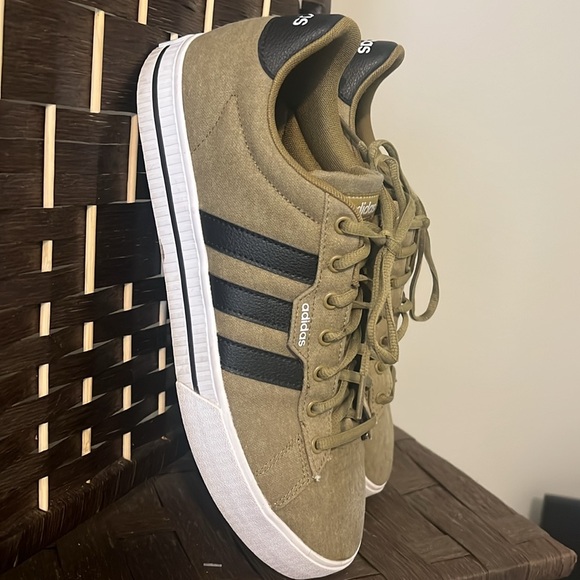 Men’s Adidas Army Green Shoes Size 10.5 Causal 3 Stripe Black Canvas Fashion - Picture 3 of 11